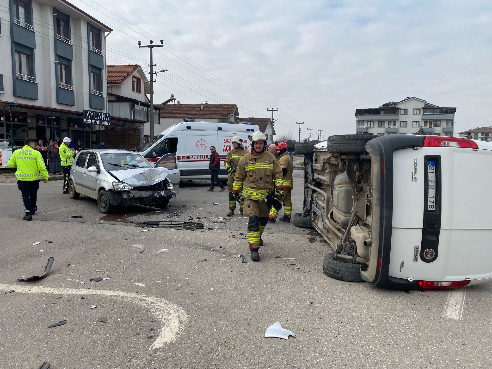 A A 20250212 37031769 37031767 D U Z C E D E H A F I F T I C A R I A R A C I L E O T O M O B I L I N C A R P I S T I G I K A Z A D A 2 K I S I Y A R A L A N D I