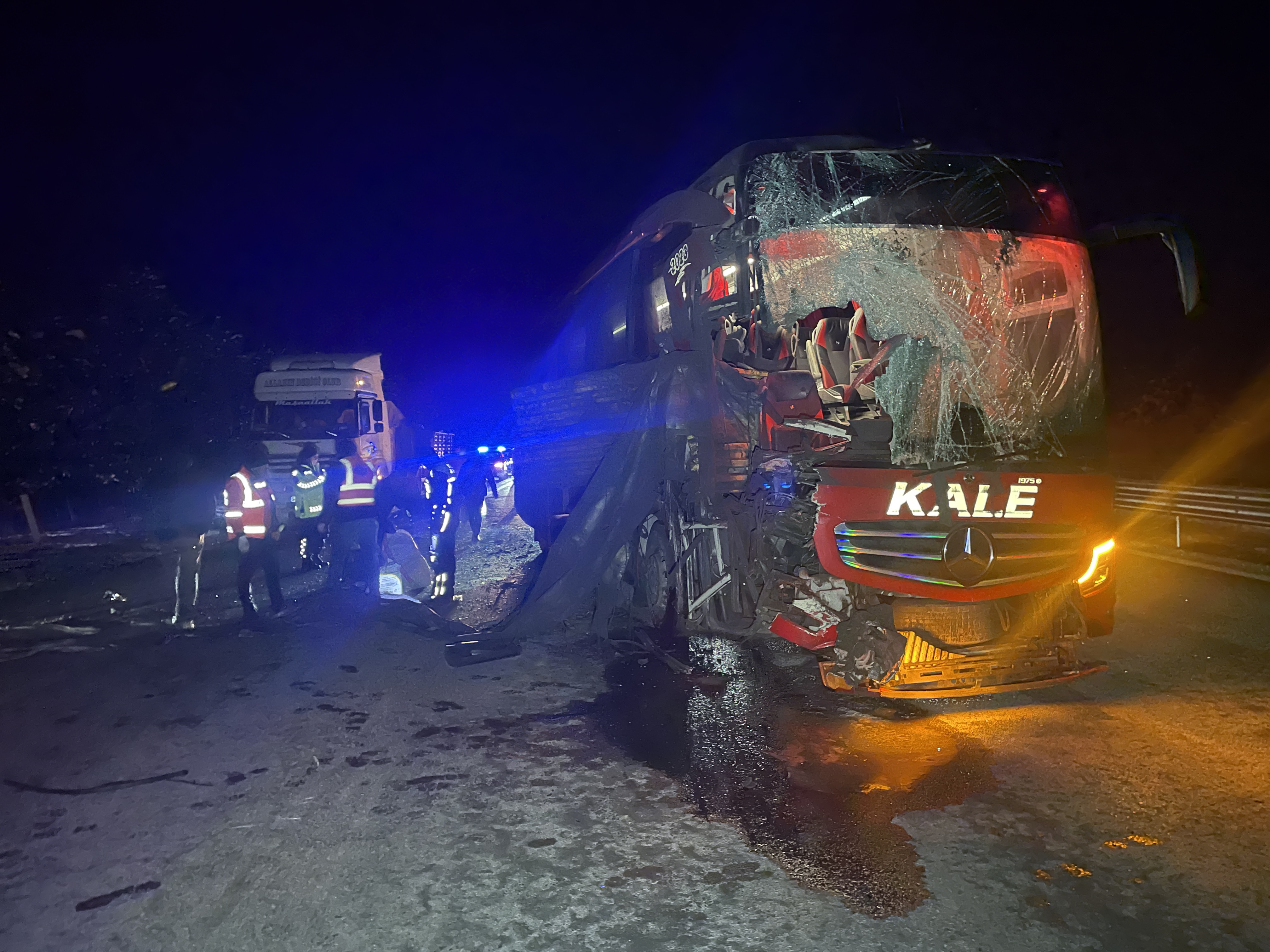 A A 20250225 37158897 37158893 B O L U D A Y O L C U O T O B U S U N U N T I R A C A R P M A S I S O N U C U 6 K I S I Y A R A L A N D I