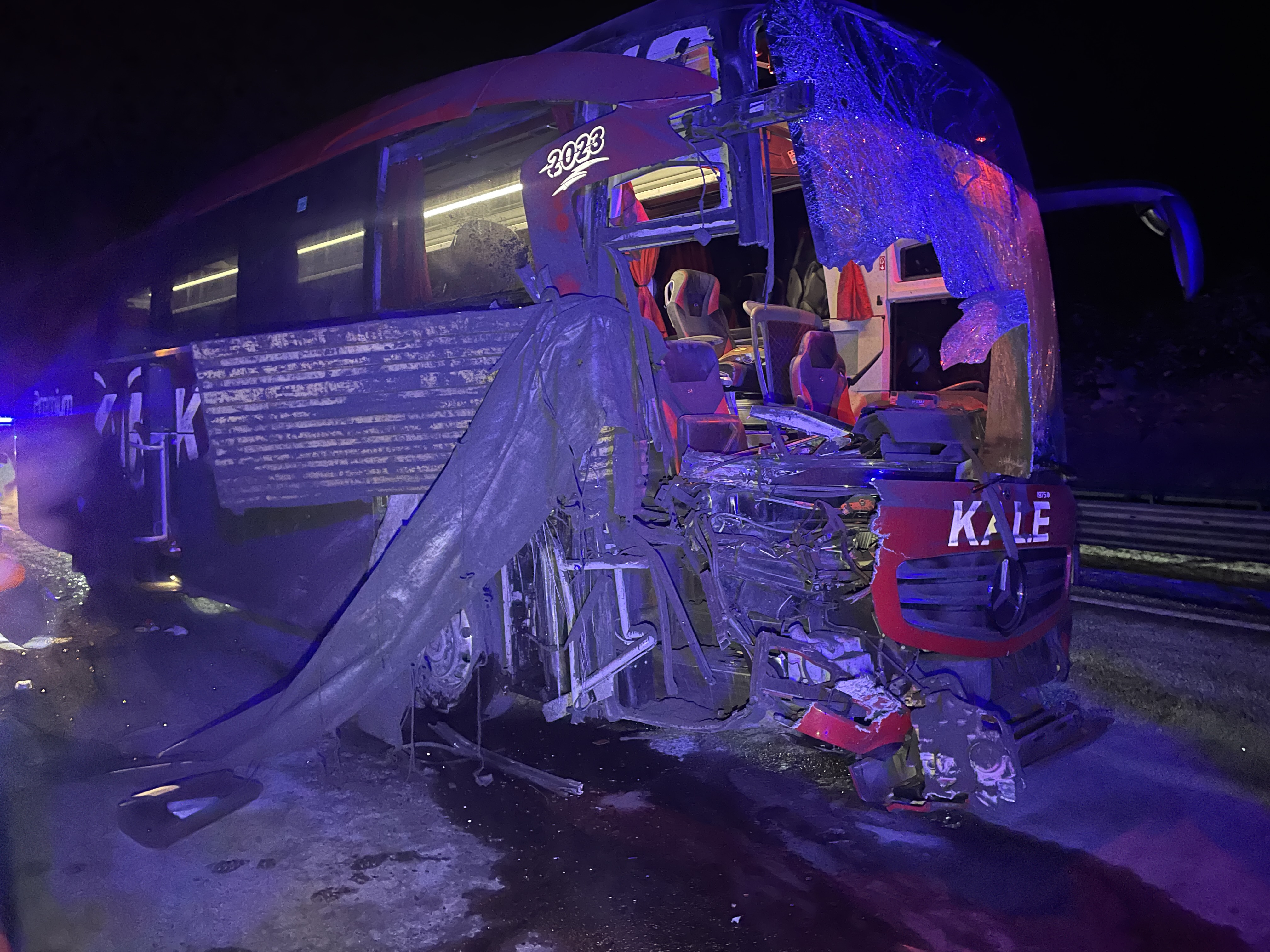 A A 20250225 37158897 37158894 B O L U D A Y O L C U O T O B U S U N U N T I R A C A R P M A S I S O N U C U 6 K I S I Y A R A L A N D I