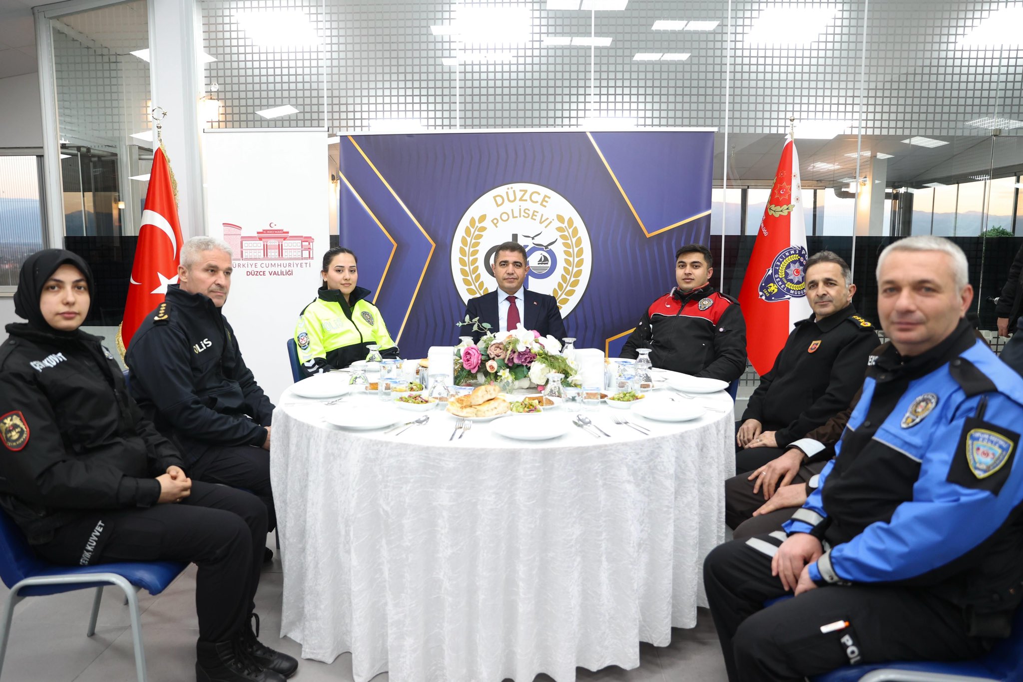 Gl Y Ai7V Wk A A Gz L P