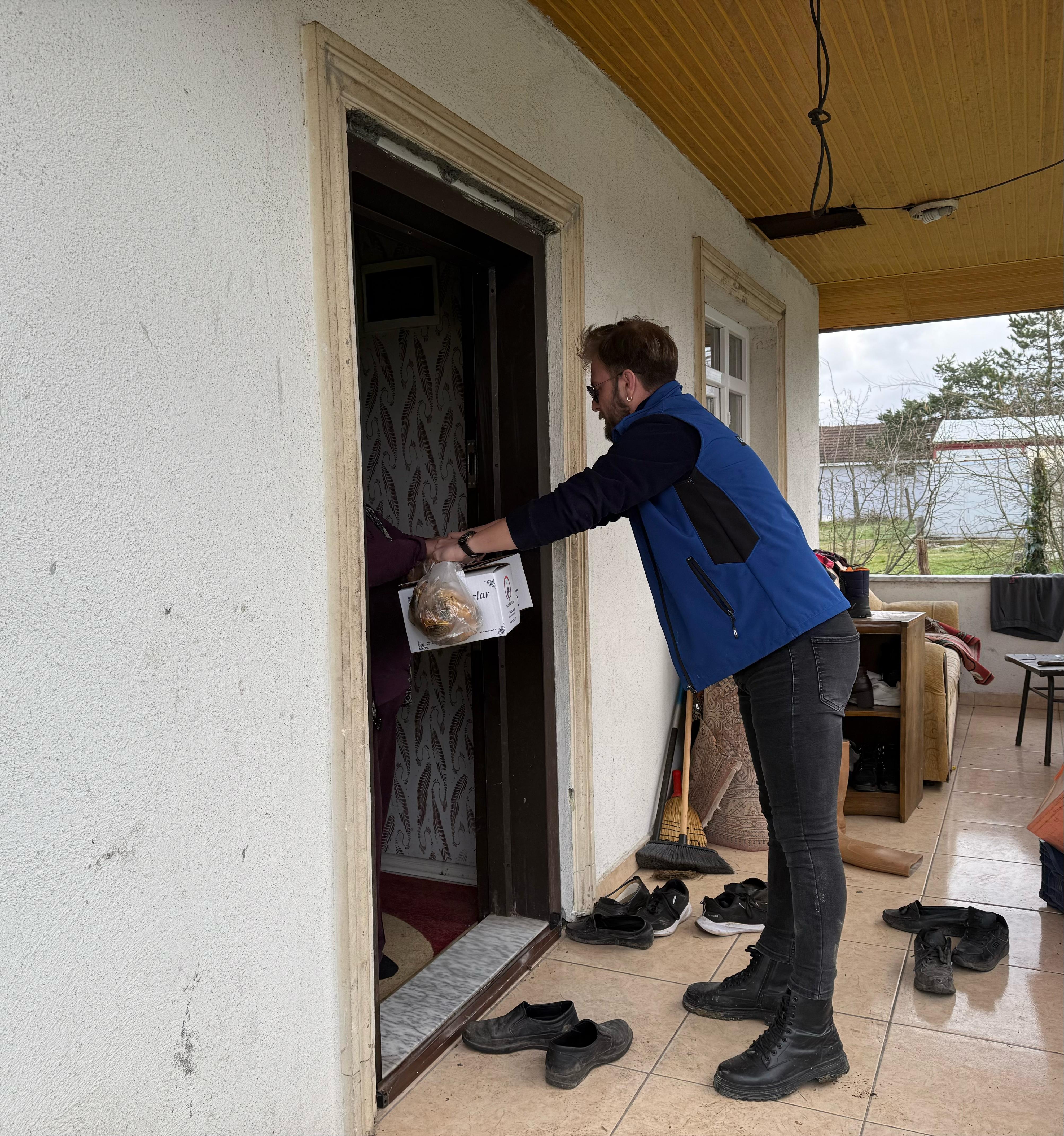 Iftar Yemeği Dağıtım (8)