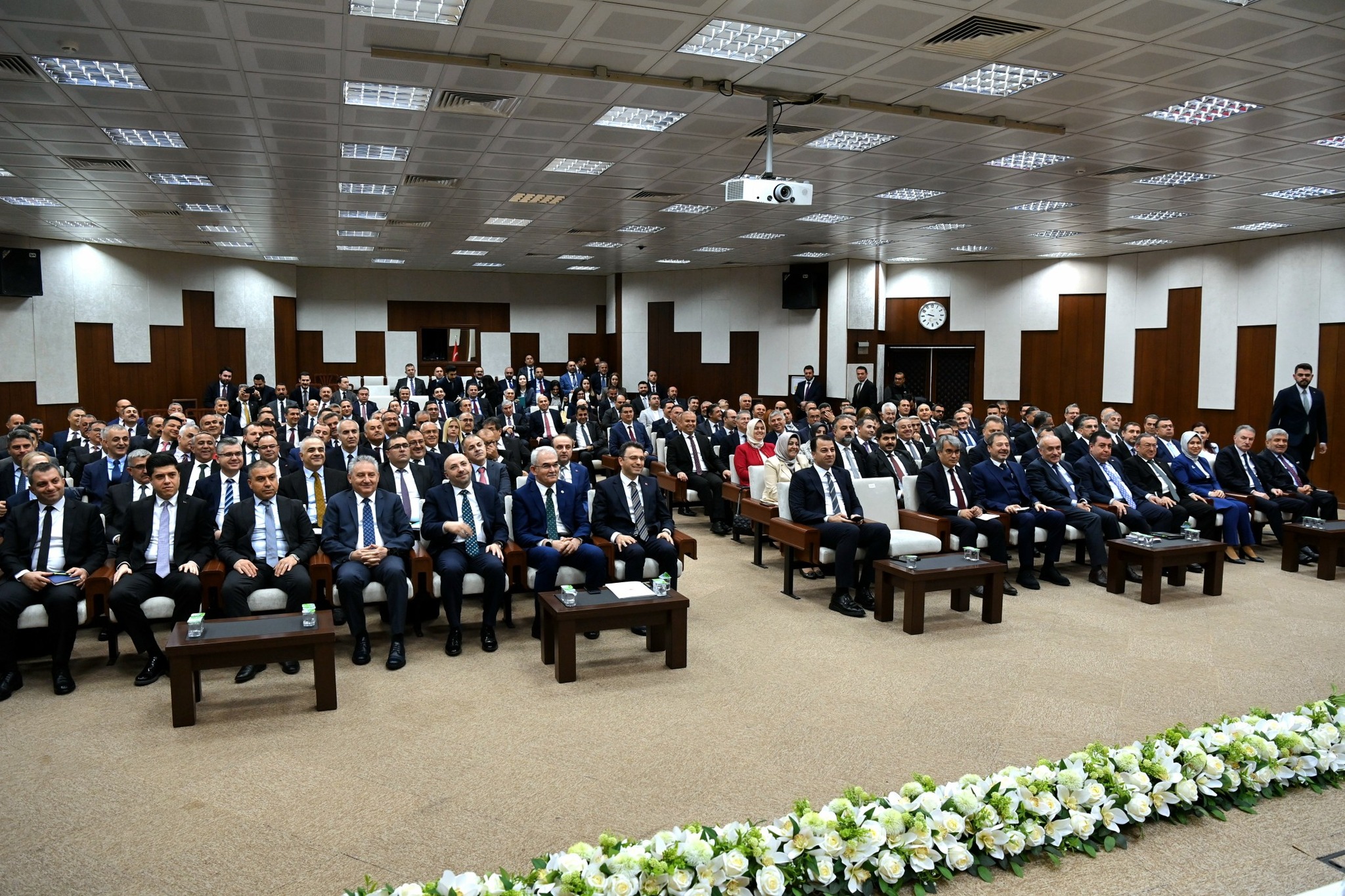 İ L7