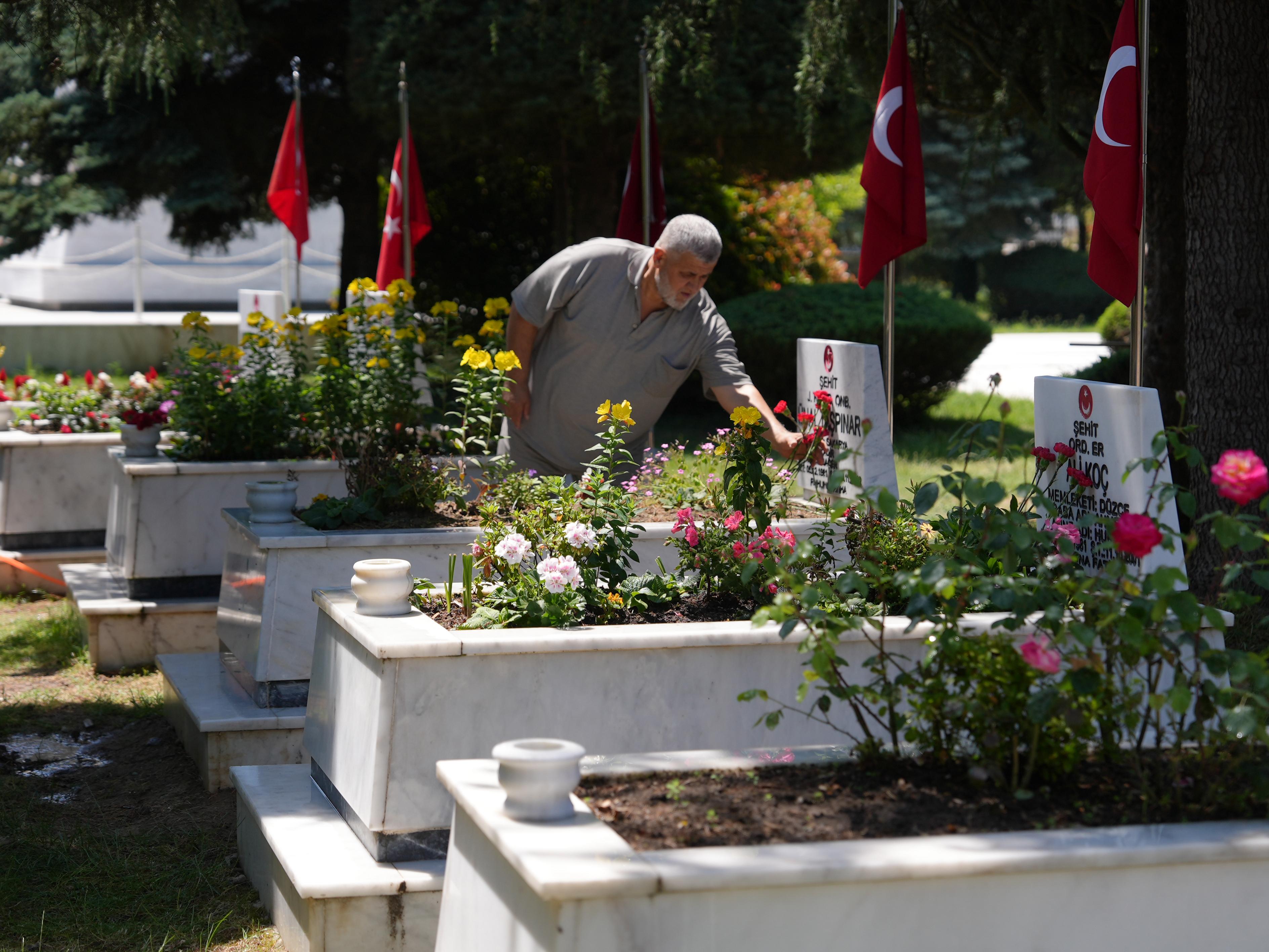 Mezarlik (2)