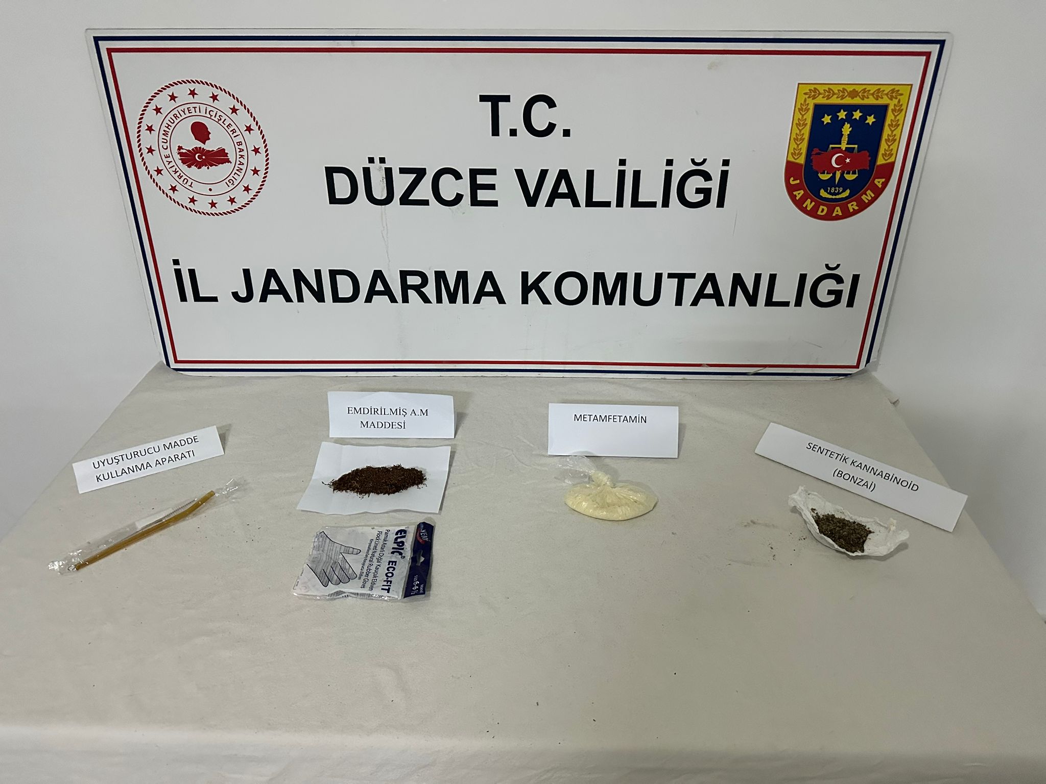 Zehir Taciri