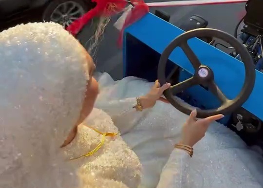 12025 08 11 13H27M57S318