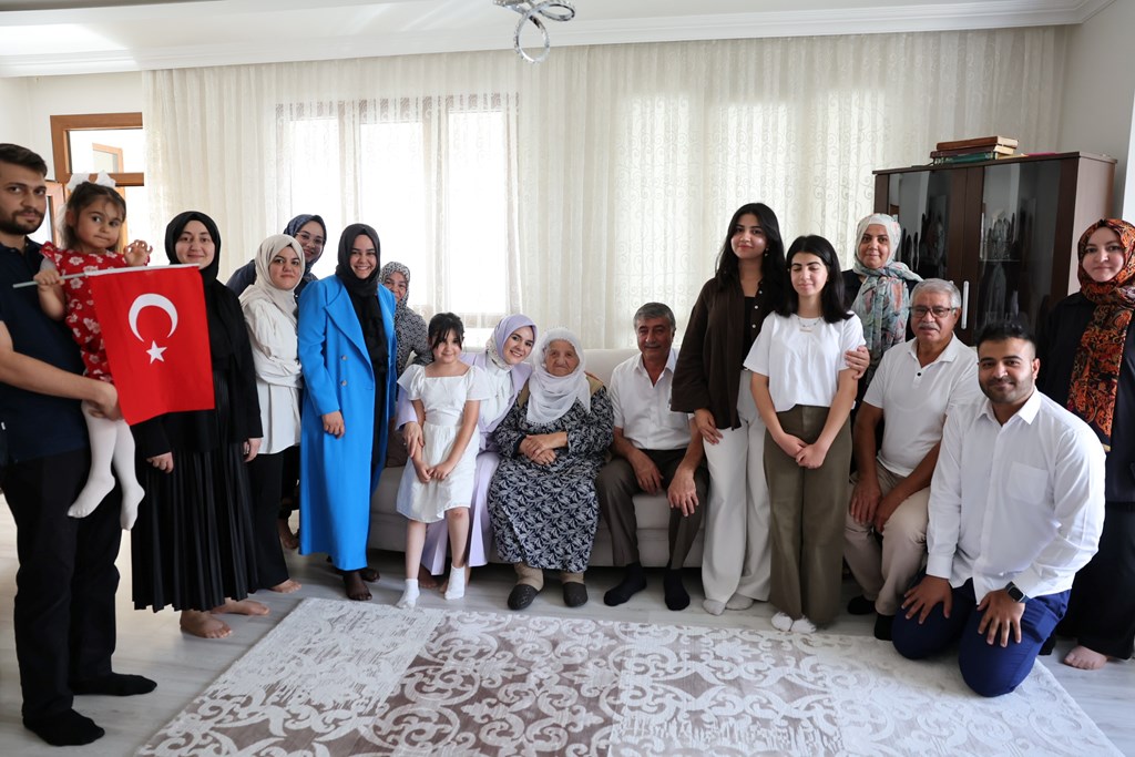 Ai̇le Yili