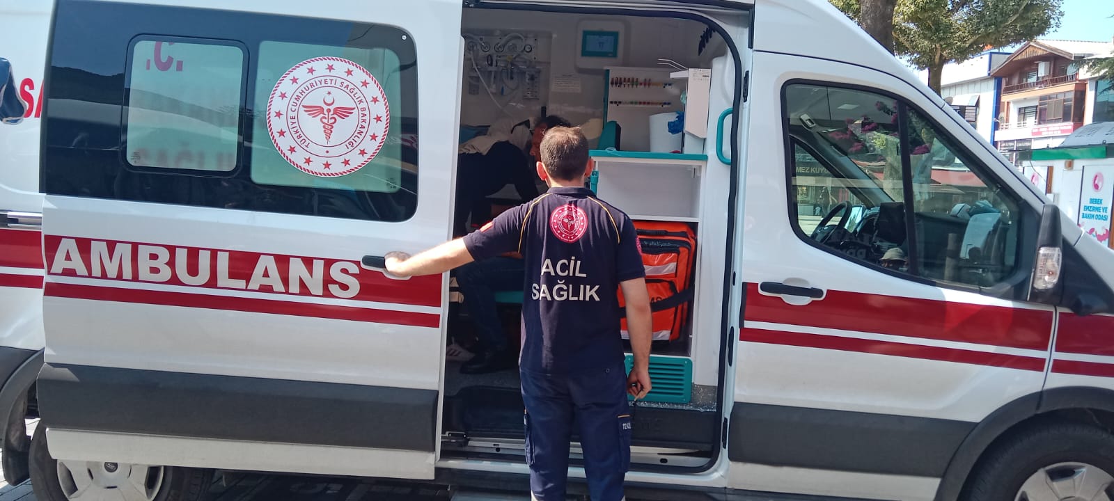 Ebe8A5De 73Ad 42Cd 98Fc D8Ba39593C15