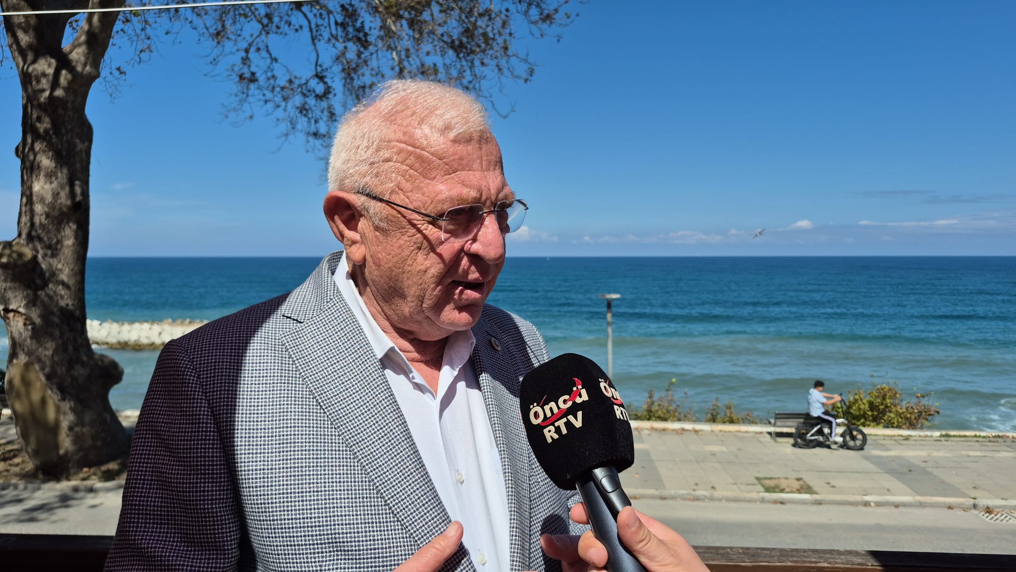 D2093B16 1381 45Fe 8D90 90Ac2B009Ace