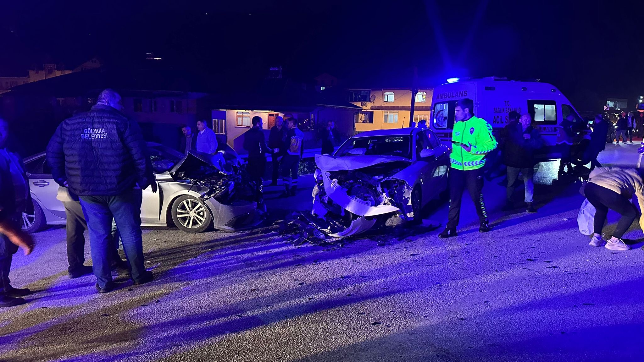 A A 20251102 39596782 39596779 D U Z C E D E I K I O T O M O B I L I N C A R P I S M A S I S O N U C U 7 K I S I Y A R A L A N D I