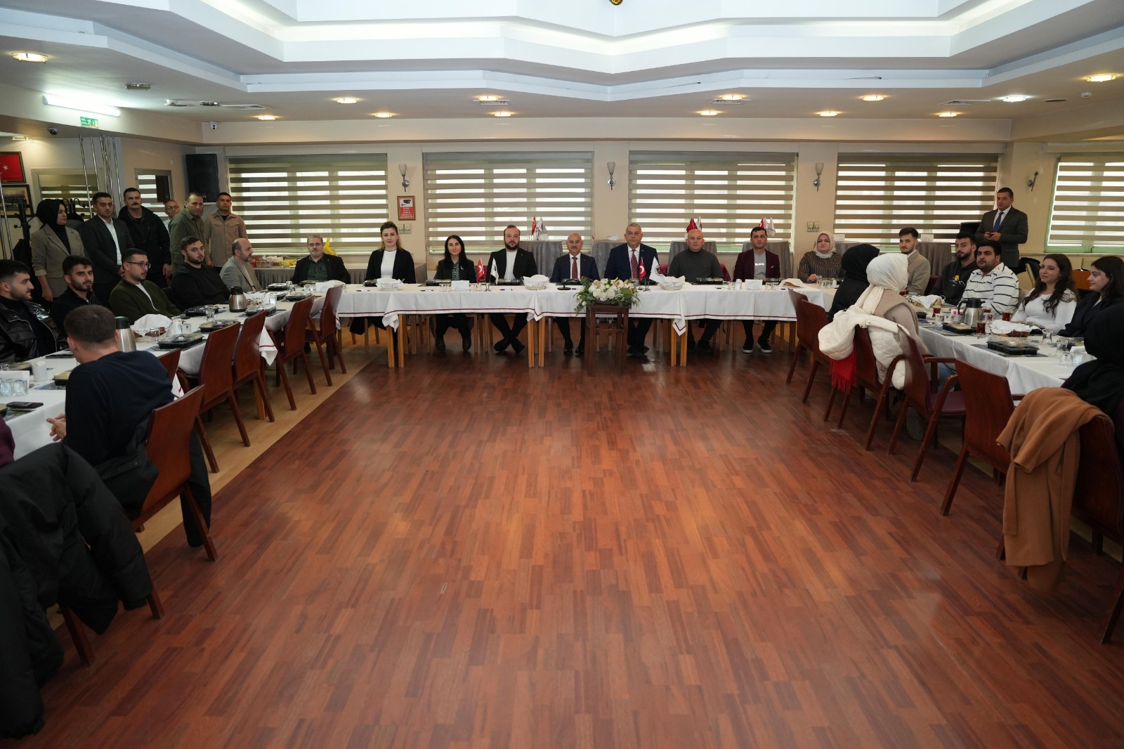 597386124 1301878751981888 2188062741124288847 N