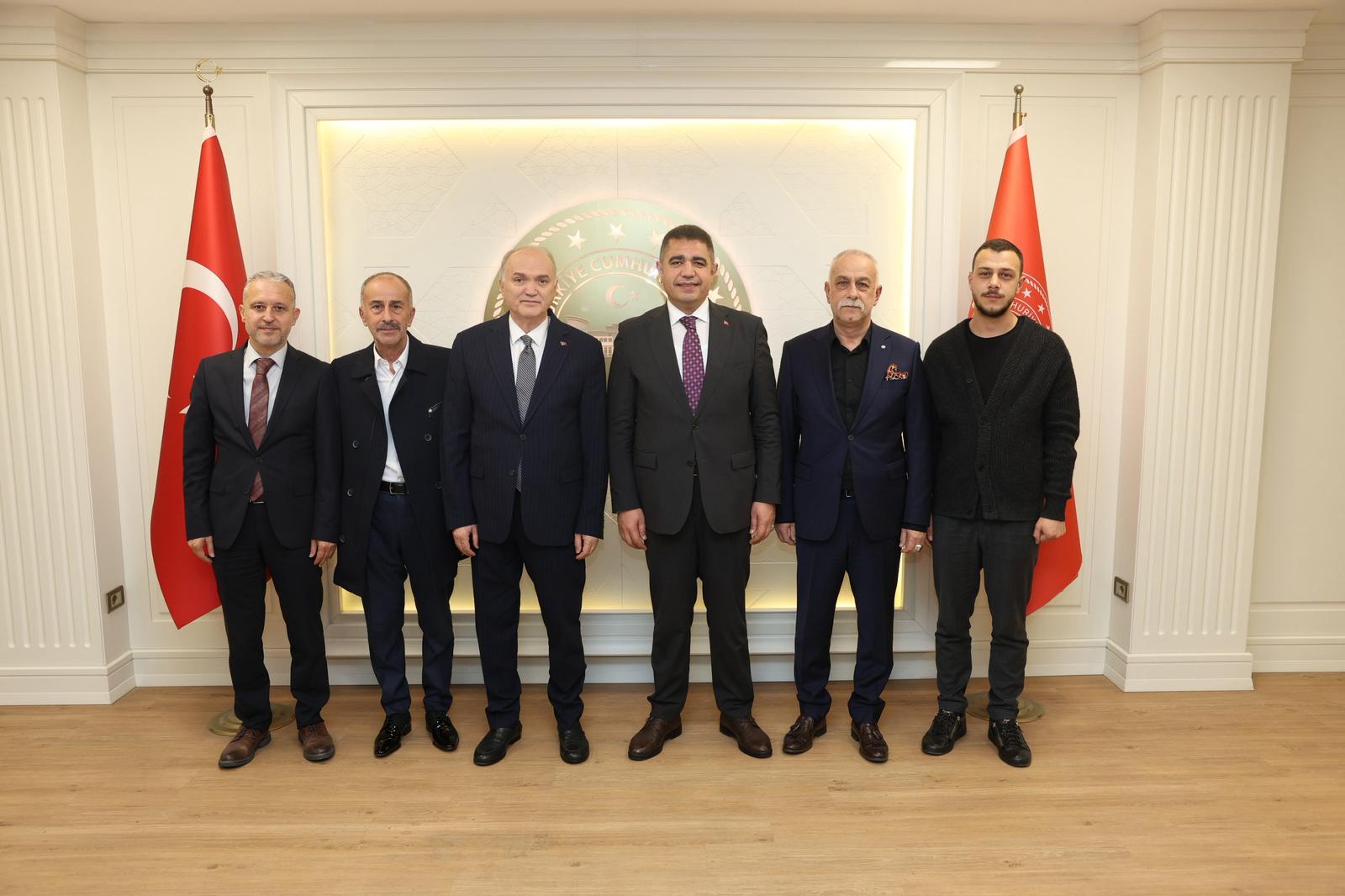 598897812 1260139912818000 4881933204275311828 N