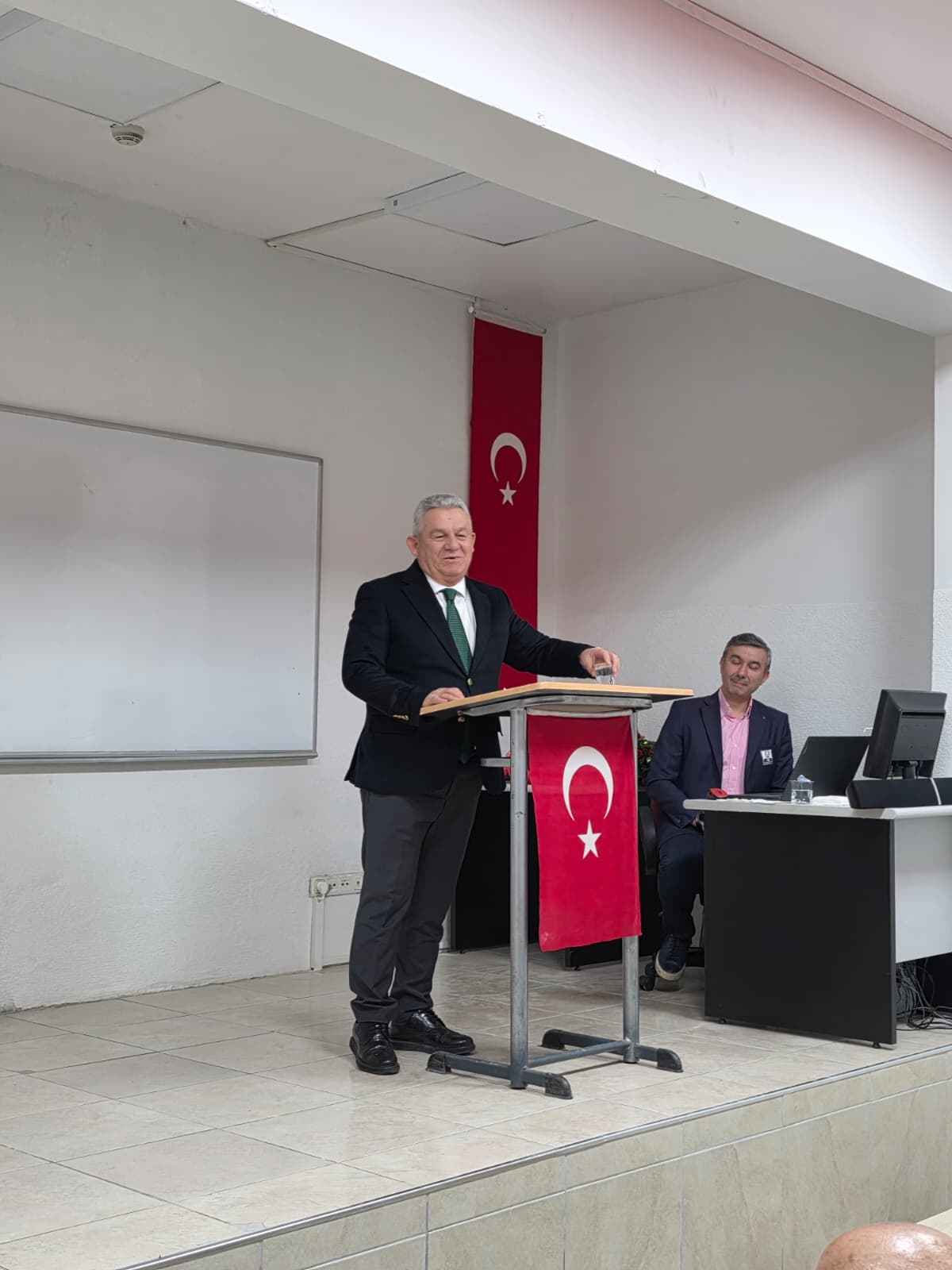 Fda4F400 747B 4Ae9 B9B0 Ca45Eec48F92