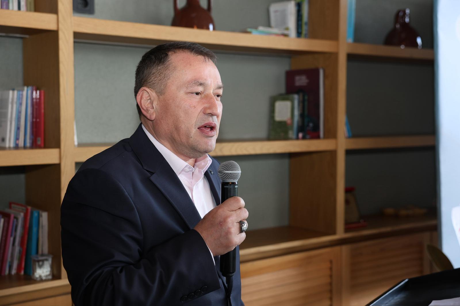 107F1F41 7E4F 4372 968B 8D3C2228616F