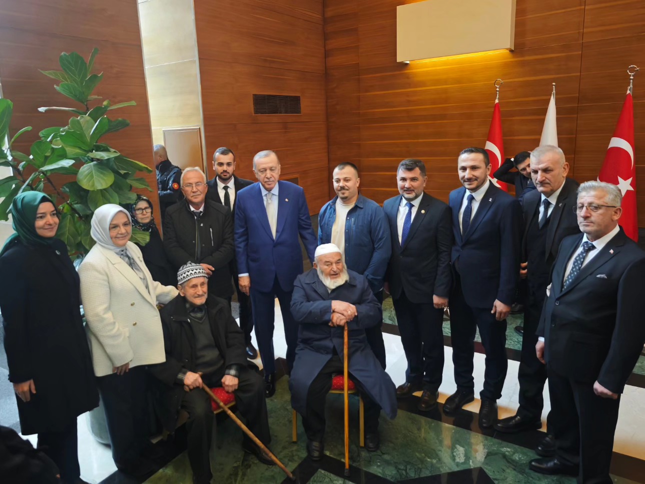 615234064 826682133704612 8232218339813492856 N