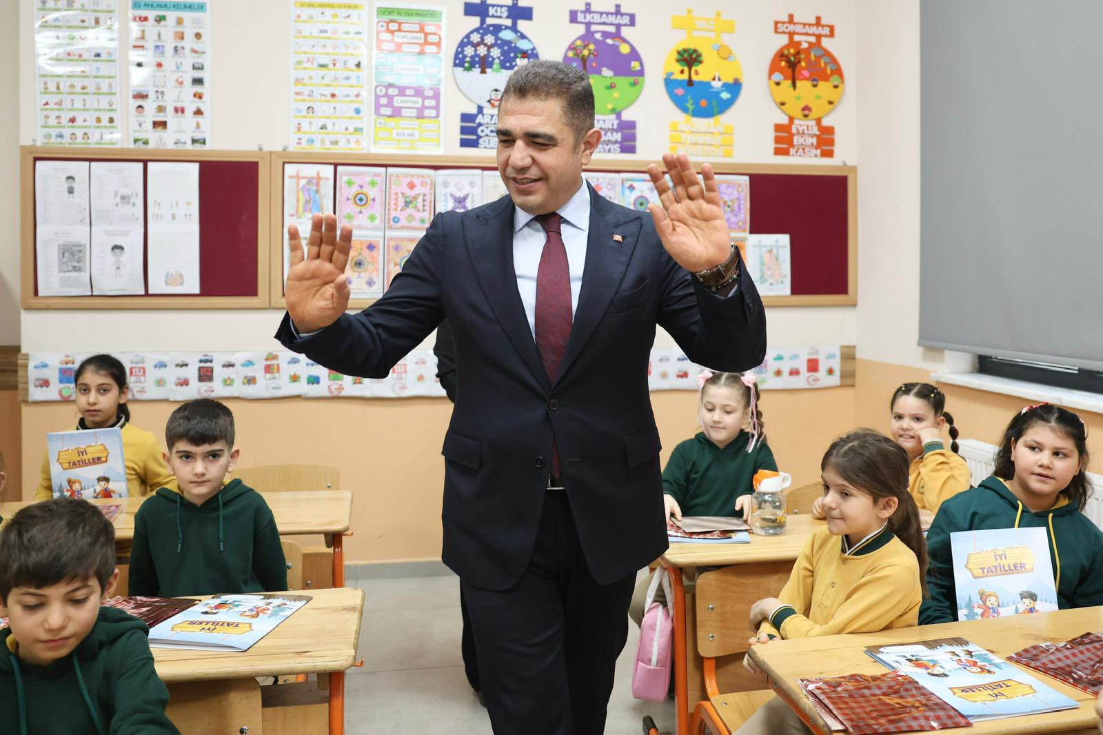 615358196 1281386294026695 1884967336633718778 N