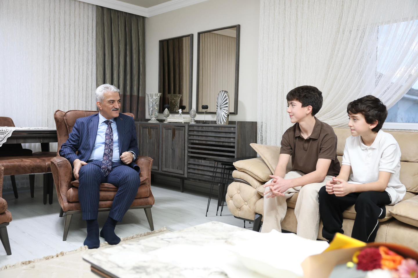 623233936 1290715743093750 6446970664774527877 N