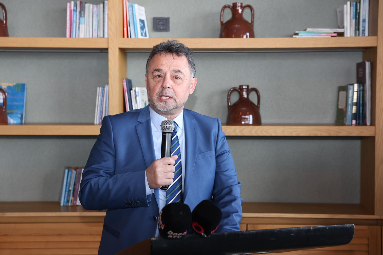 E85899A7 76Df 4A25 B5F5 Afc1626D525B