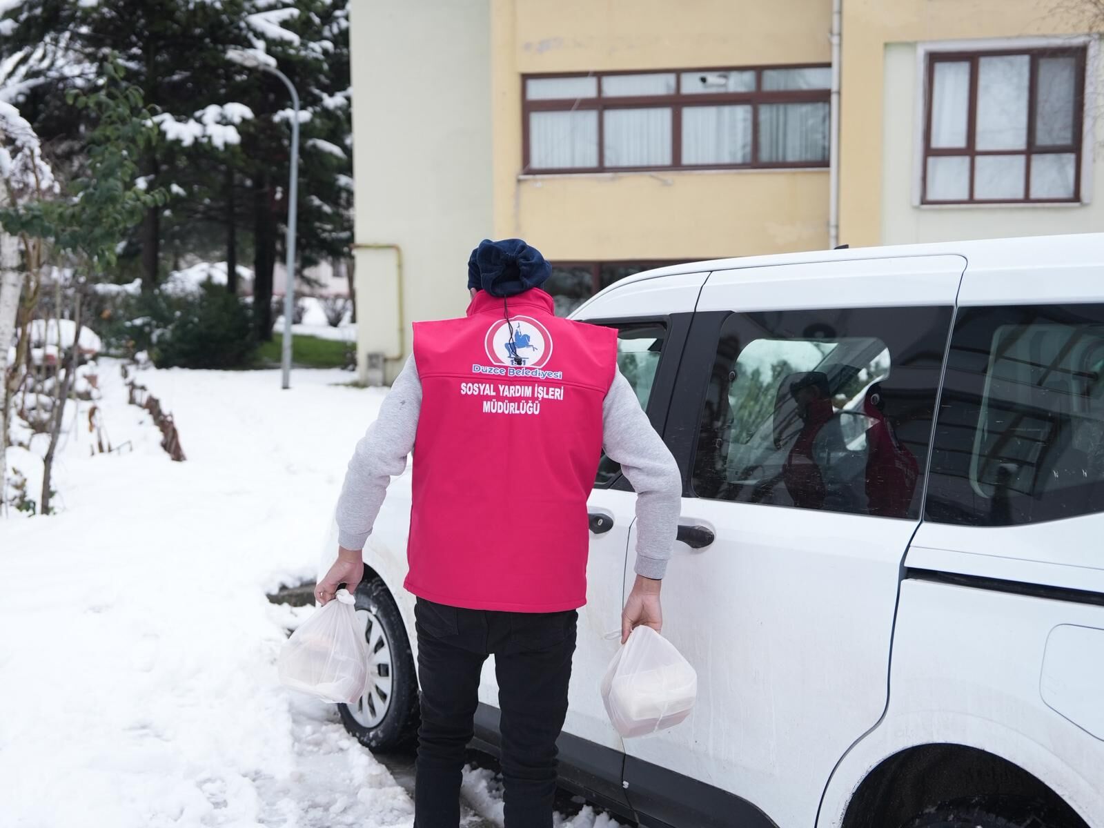 Sıcak Yemek Dağıtımı (10)