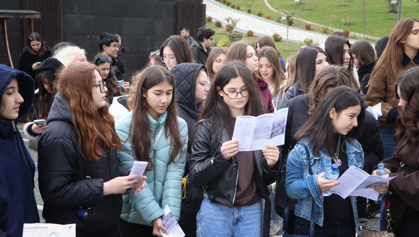 631912354 18558748507024515 5984599214597617292 N