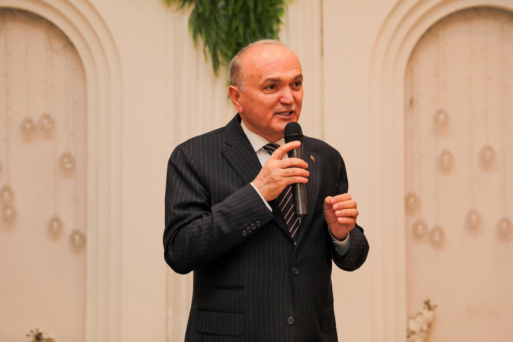 3C6C3F6A 3965 46Fc B7A4 9Ab400E11Ea0