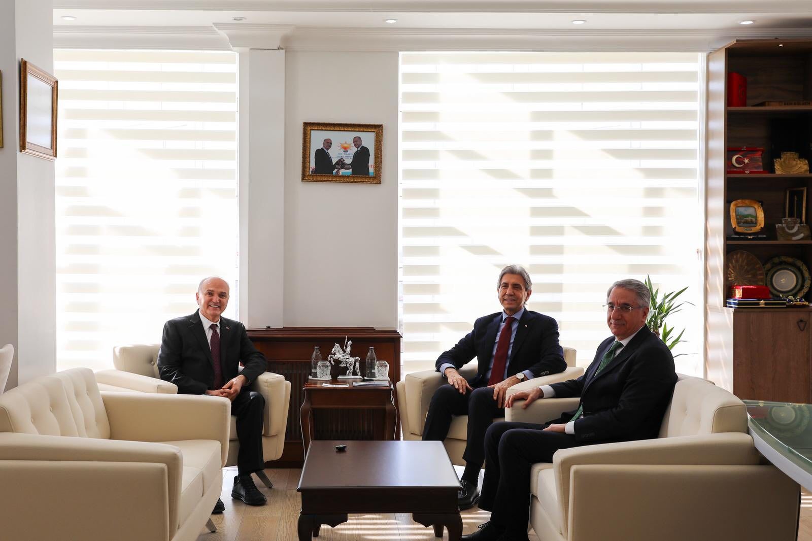 648122802 1464584268365605 7437909566911419853 N-1