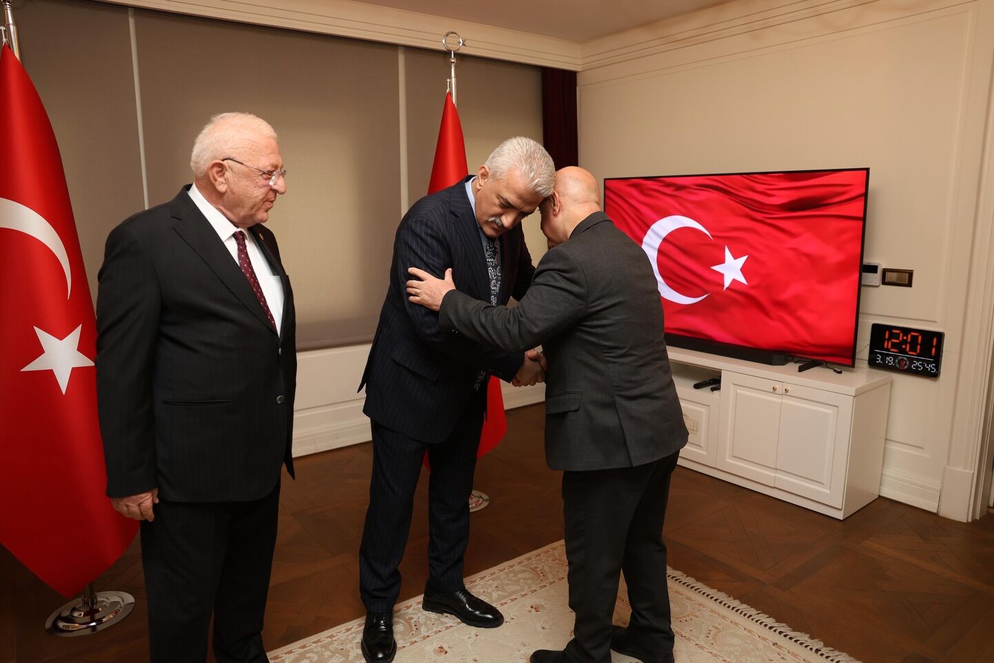 653516753 18023839874813419 2284757114917304637 N