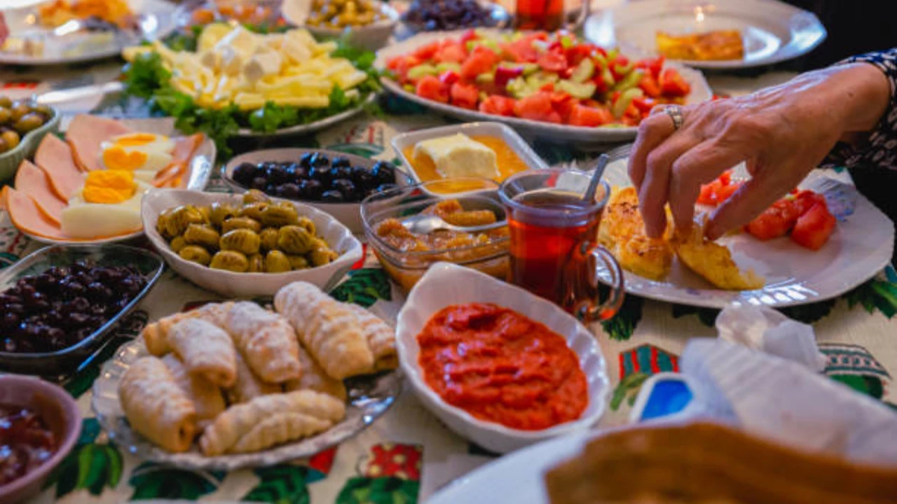 Ramazan Sonrasi Beslenmeye Dikkat Uzmanlardan Bayram Sofrasi Uyarisi 79Cq