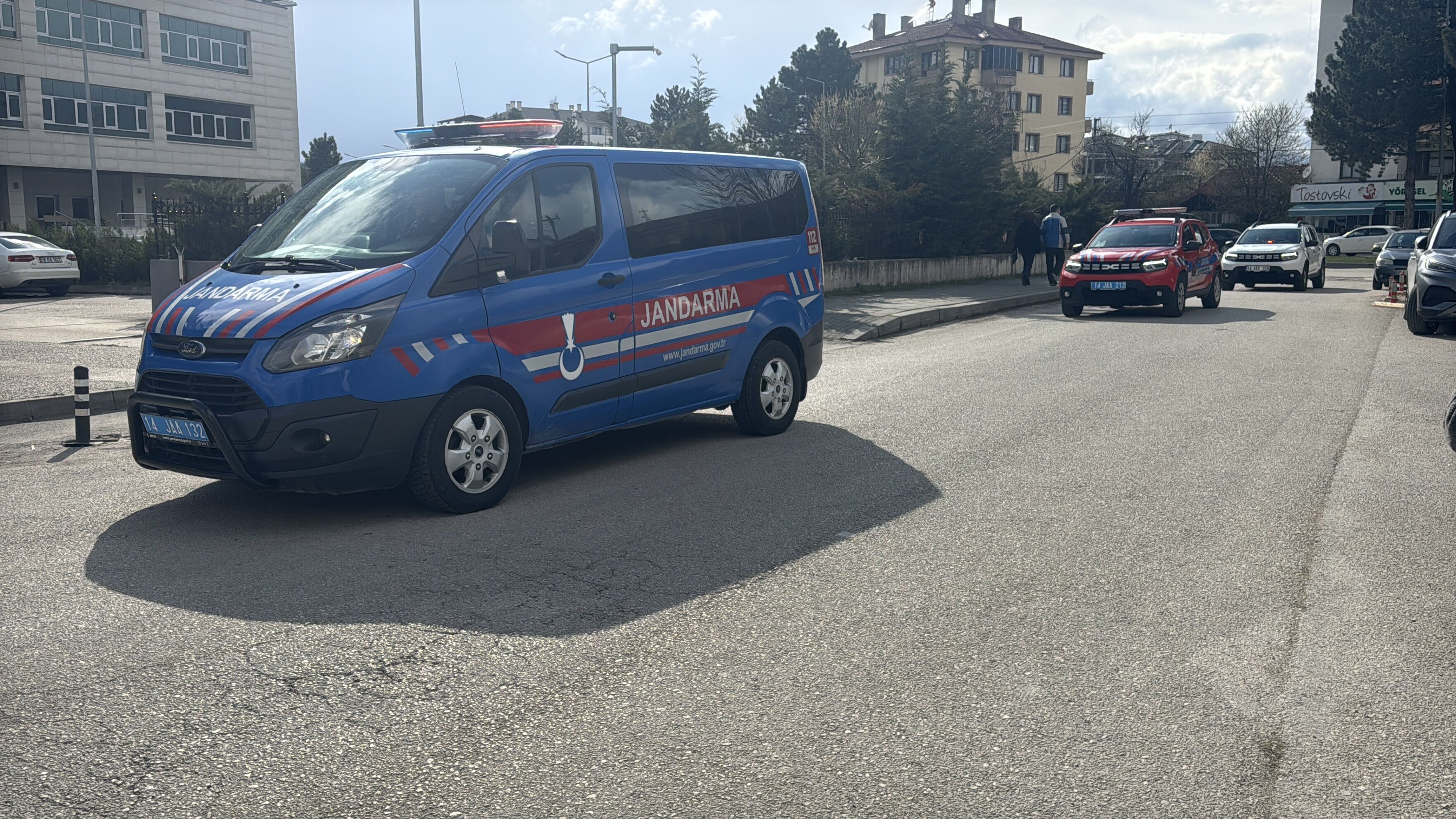 A A 20260410 41072878 41072877 B O L U B E L E D I Y E S I N E Y O N E L I K I R T I K A P S O R U S T U R M A S I N D A G O Z A L T I N A A L I N A N 2 K I S I A D L I Y E D E