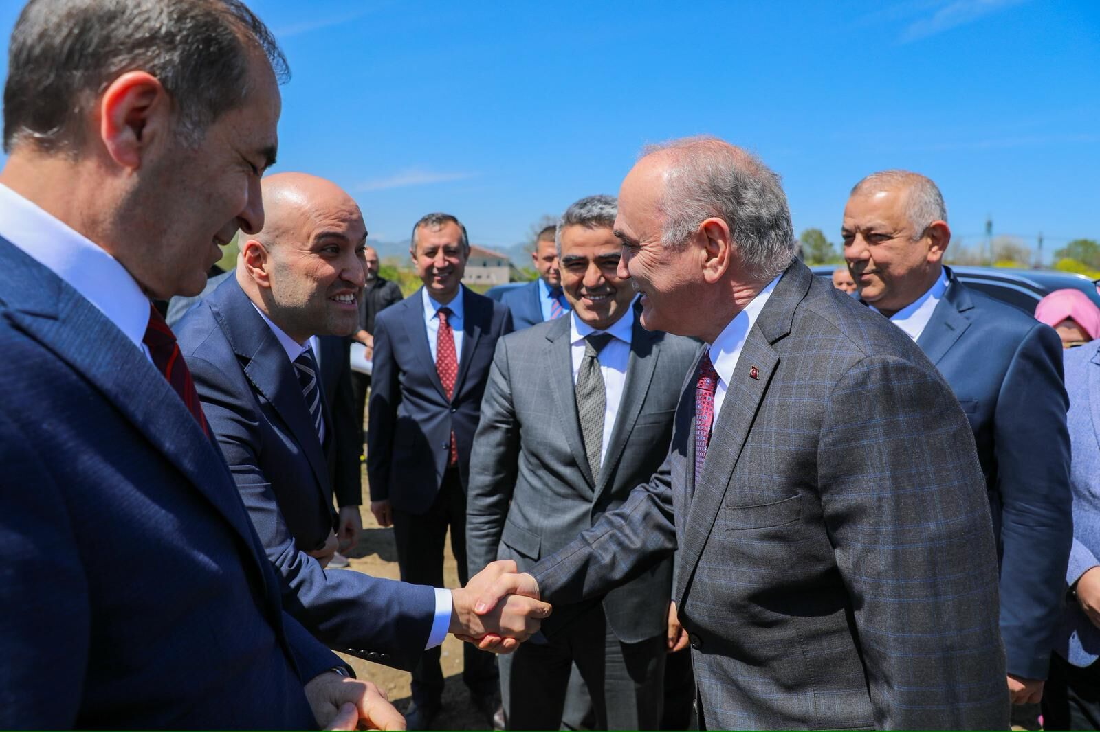 Bakanlık Heyeti Ile Gümrük Müdürlüğü Alanı Inceleme (1)