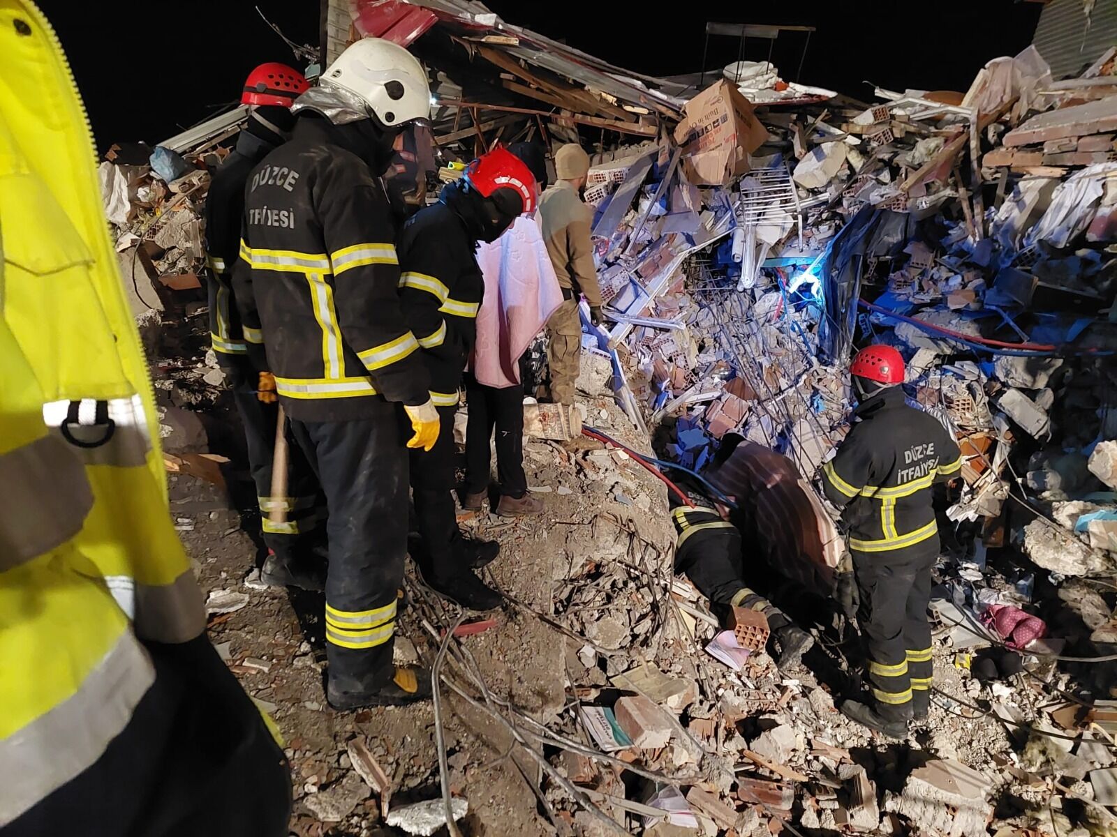 Depremde Kurulan Dayanişma Dostluğa Dönüştü (8)