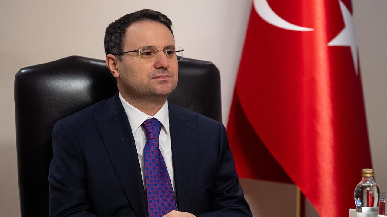 Akin Gurlek Aa 2448738-1