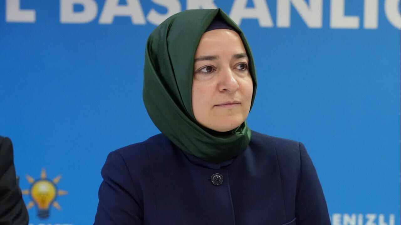 Fatma Betul Sayan Kaya Aa 2491306