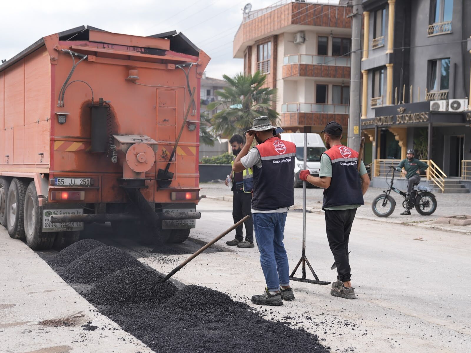 Şehir Şebekesi Bozulan Yolların Onarımı (11)