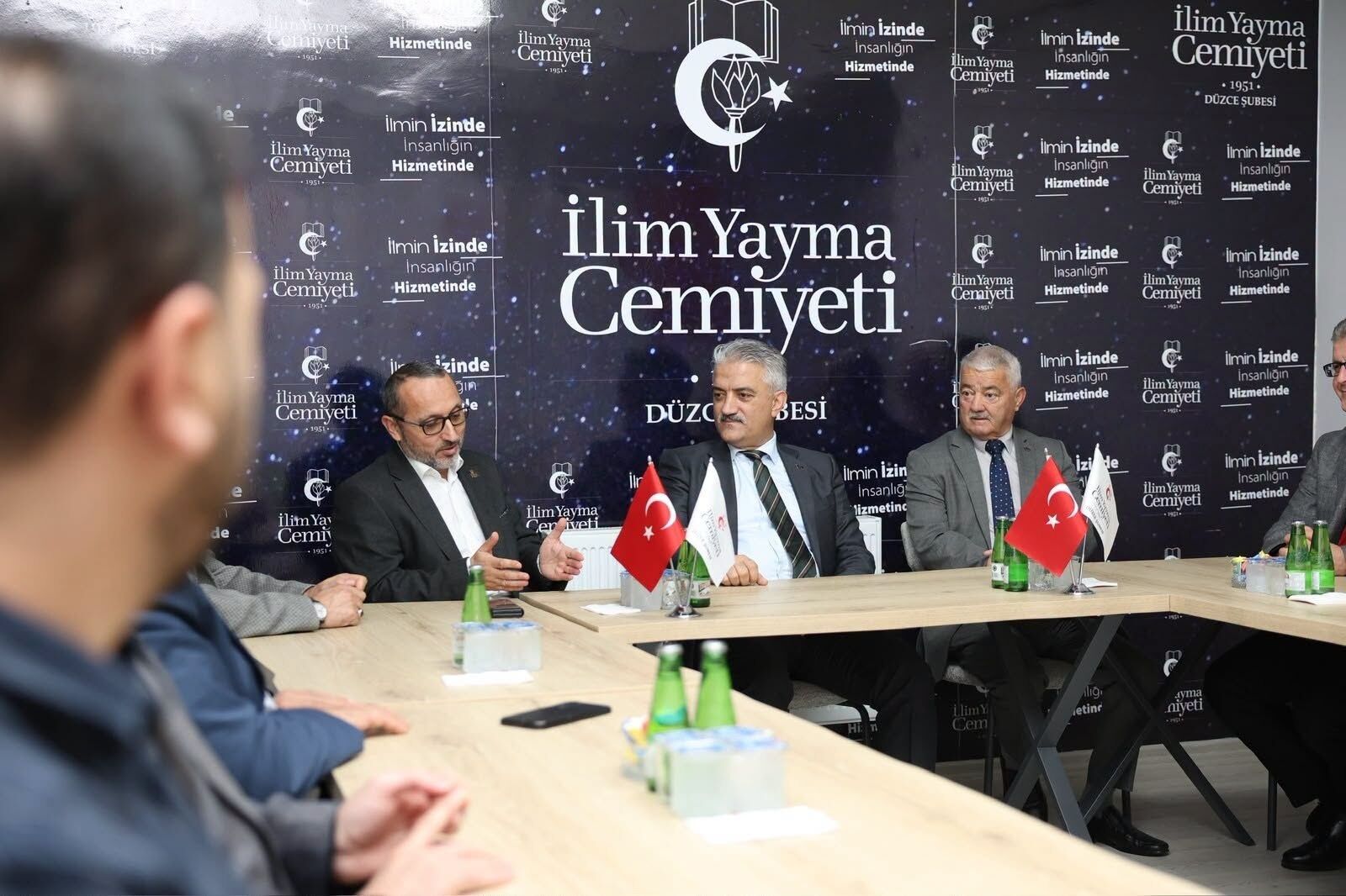 1-1573