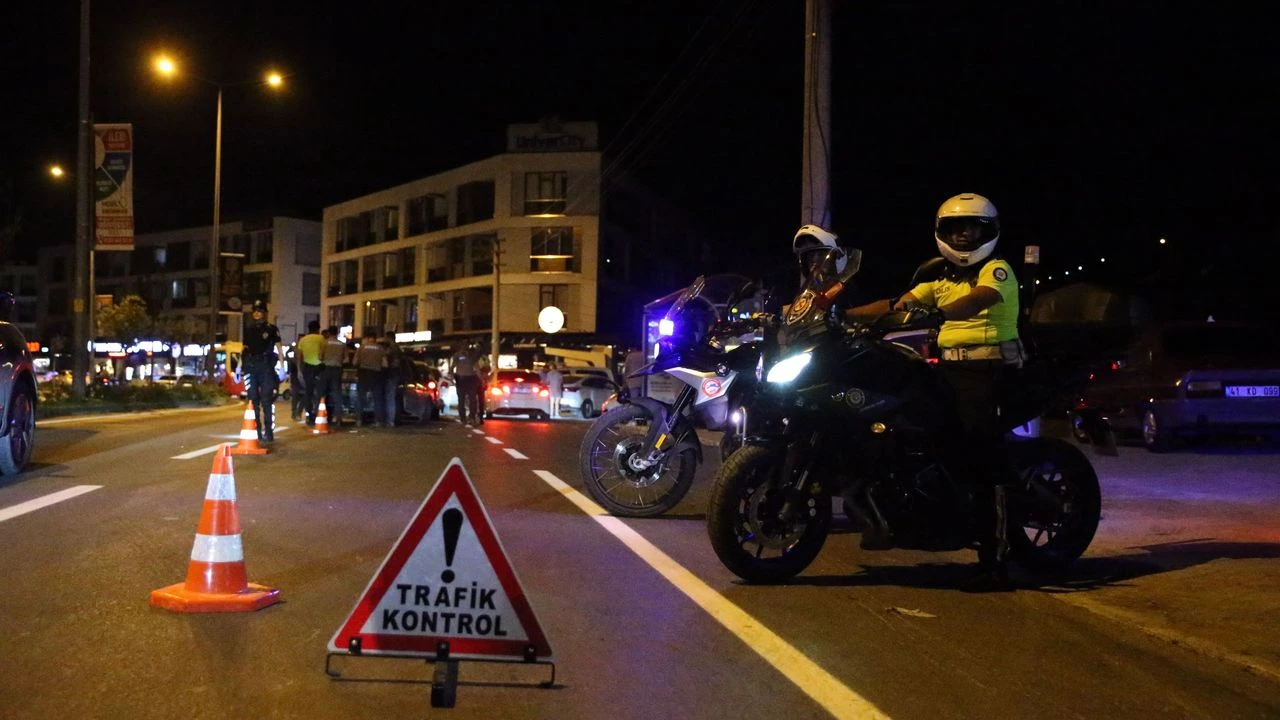 Aa 20230822 31974816 31974805 Duzcede Universite Bolgesinde Narkotik Ve Trafik Denetimi