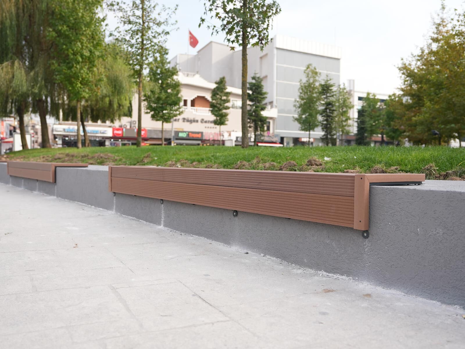 Mi̇llet Bahçesi̇ Bank Yeni̇leme (2)