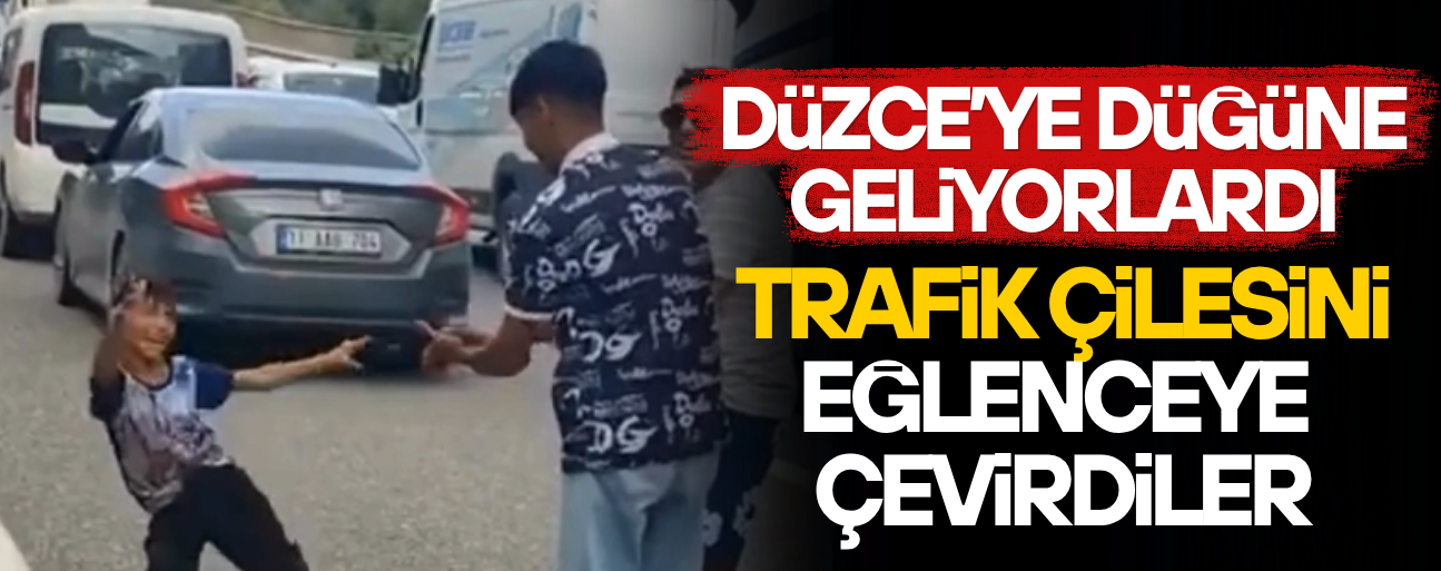 DÜĞÜN YOLUNDA TRAFİĞE TAKILDILAR, ROMAN HAVASIYLA OYNADILAR